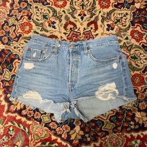 Levi’s Shorts - brand new- Size 29 - light wash